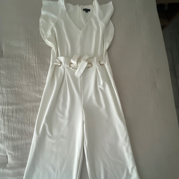 White Jumper - Picture 1 of 2